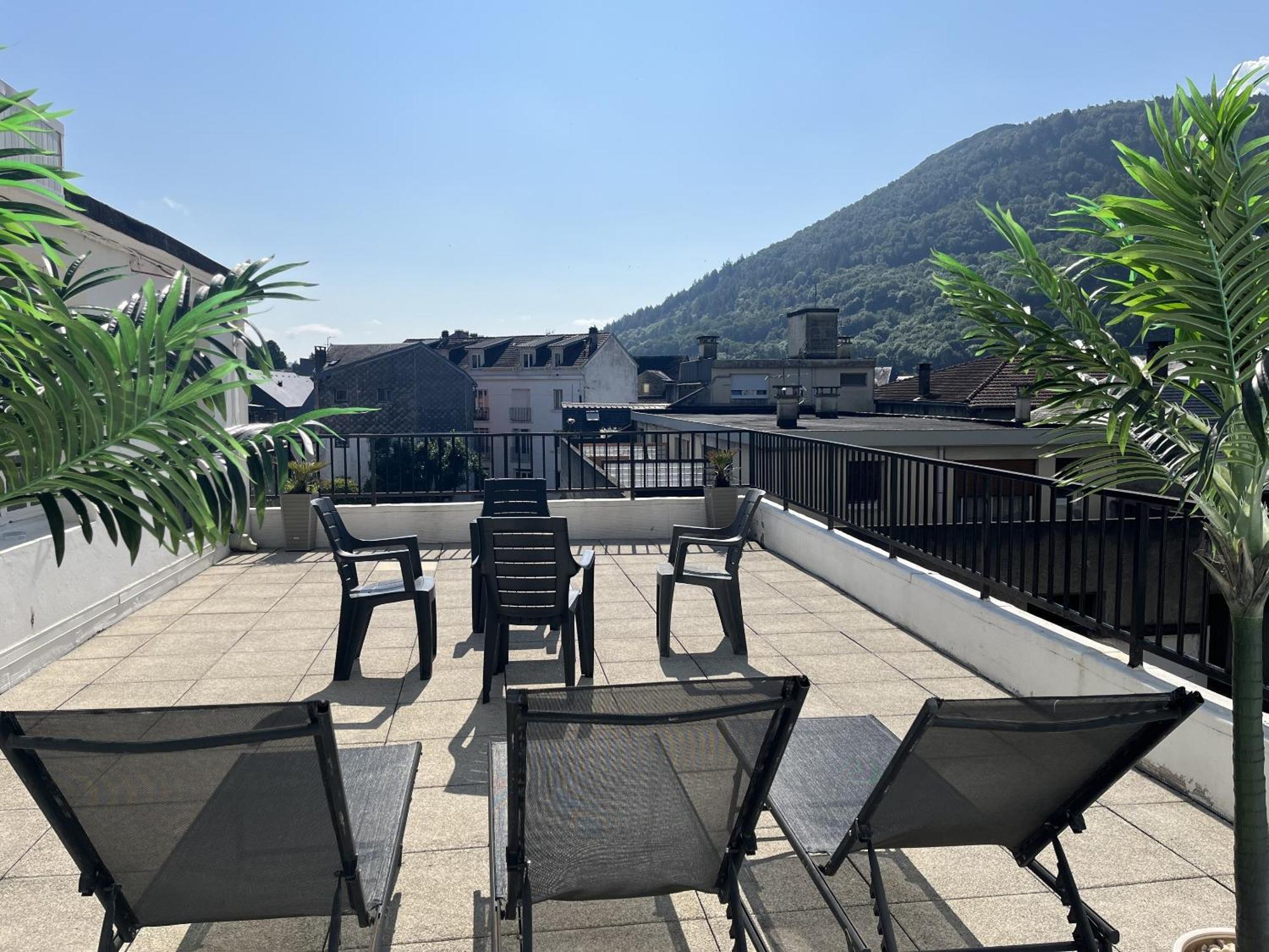 Appartement Le Soleil 140 M2 Climatise Parking Prive Proche Sanctuaires Lourdes Exterior photo