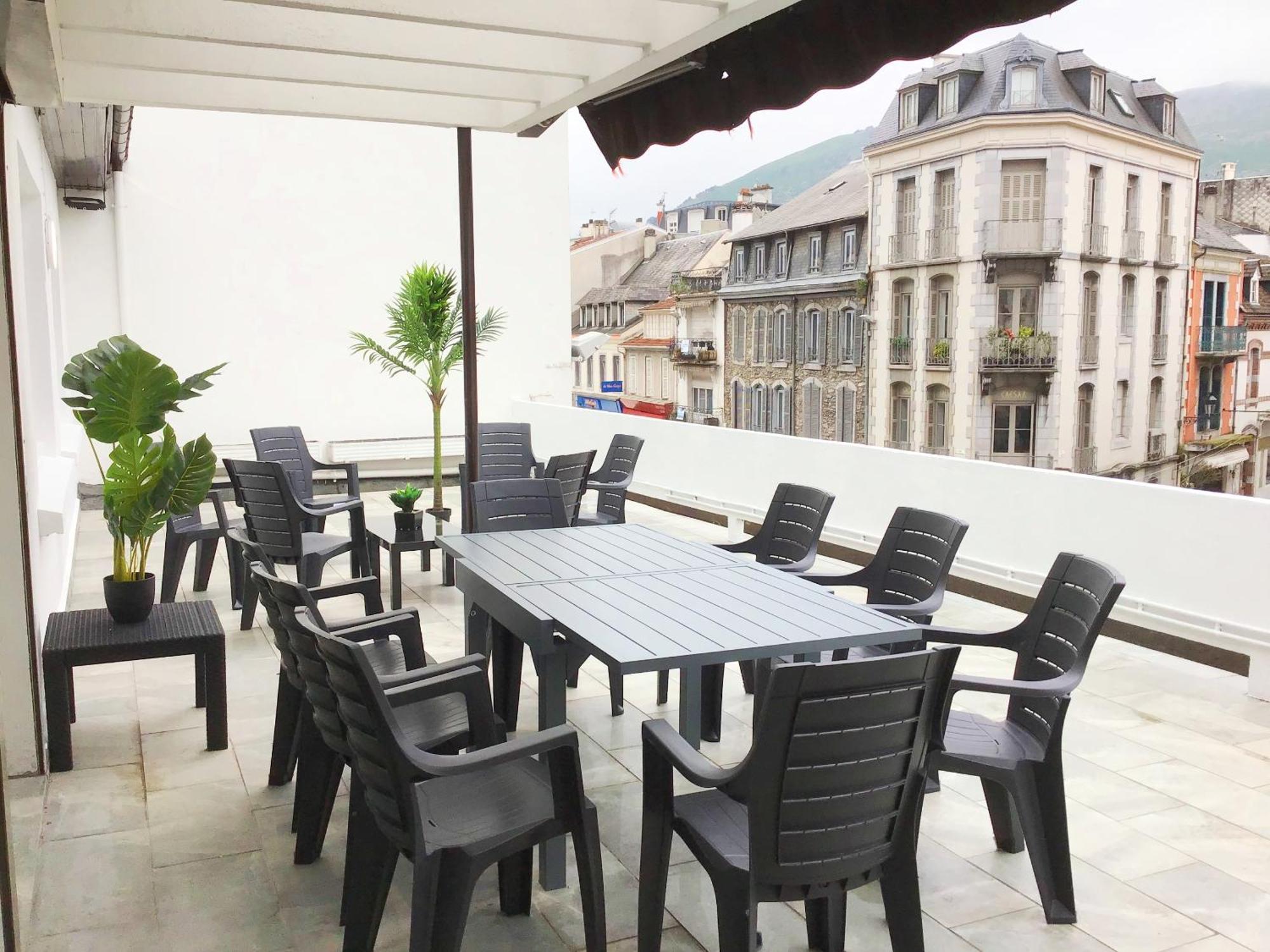 Appartement Le Soleil 140 M2 Climatise Parking Prive Proche Sanctuaires Lourdes Exterior photo