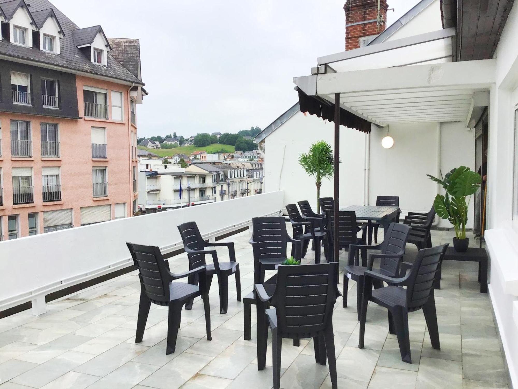 Appartement Le Soleil 140 M2 Climatise Parking Prive Proche Sanctuaires Lourdes Exterior photo